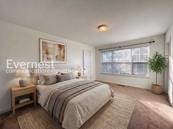 666 Vernon Ave - Photo 4 of 27