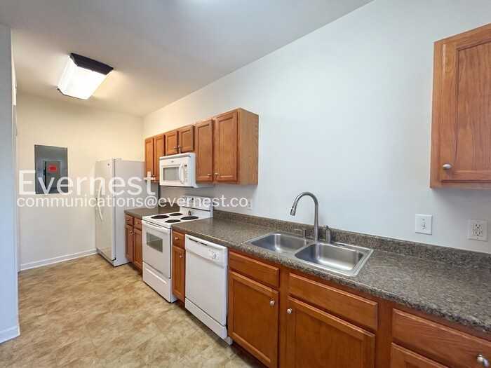 666 Vernon Ave - Photo 5 of 27