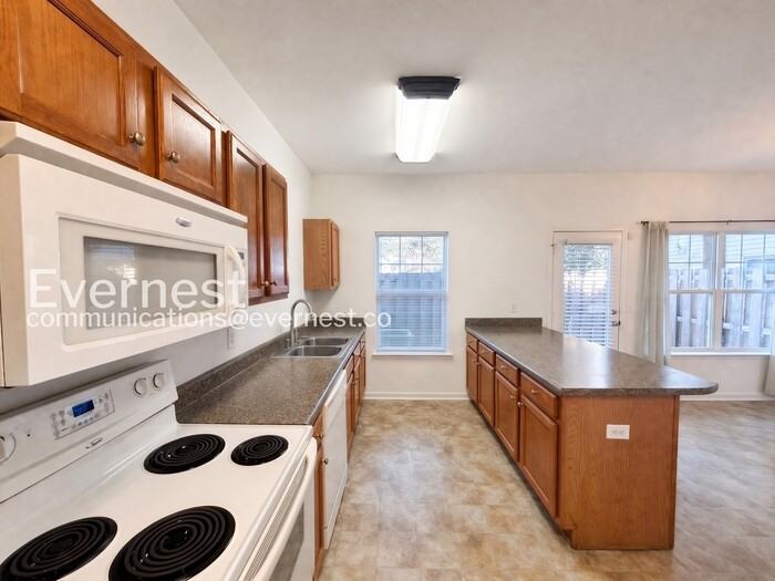666 Vernon Ave - Photo 6 of 27
