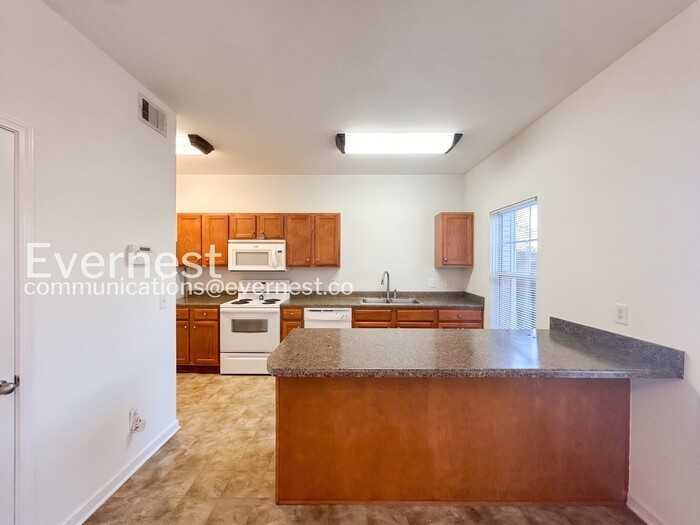 666 Vernon Ave - Photo 7 of 27