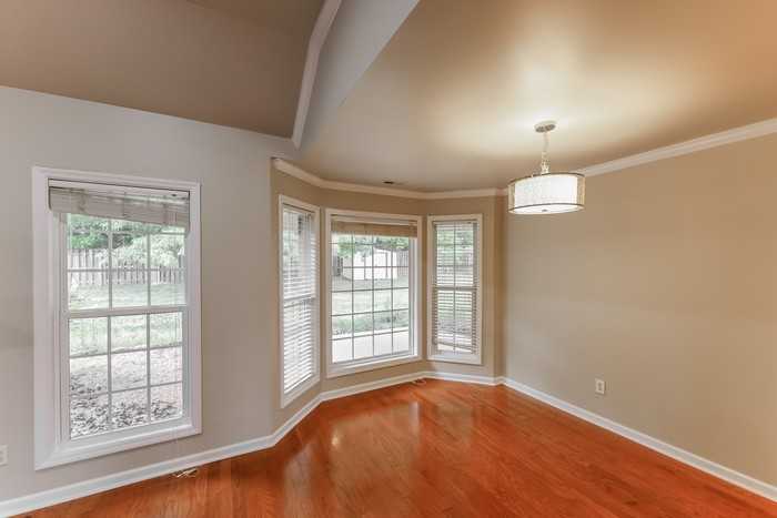 205 Alder Ridge Dr - Photo 5 of 12