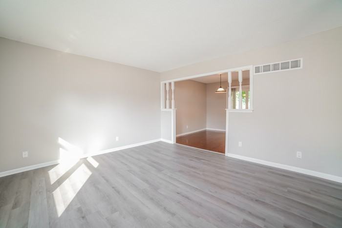 504 Nw Palmer Dr - Photo 2 of 10