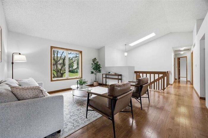 1760 Lynncrest Dr - Photo 2 of 25