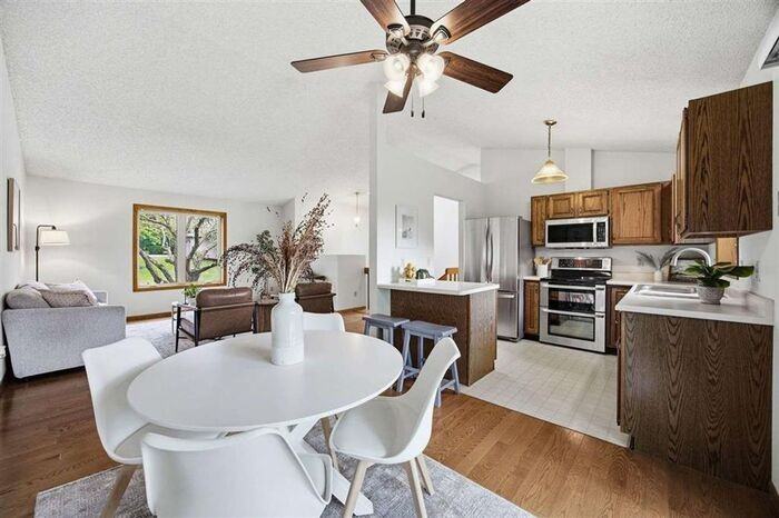 1760 Lynncrest Dr - Photo 5 of 25