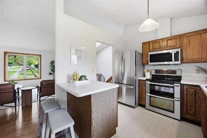 1760 Lynncrest Dr - Photo 6 of 25