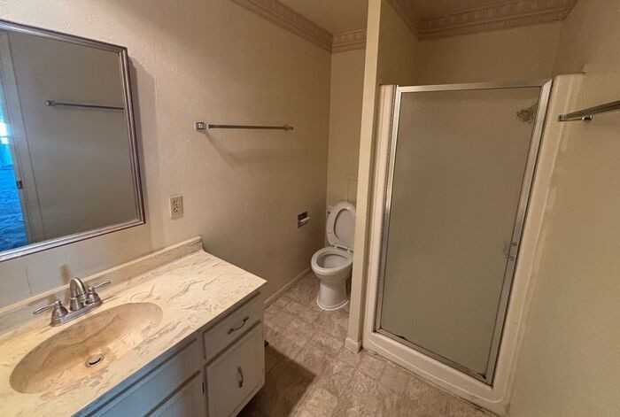 2901 Poplar St - Photo 7 of 11