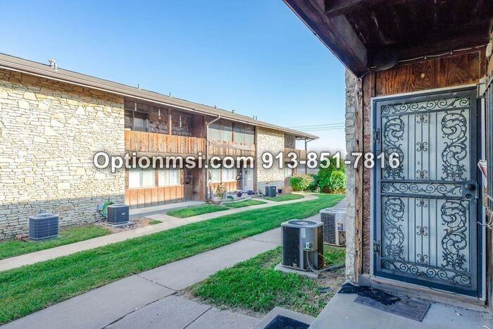 1223 N 76th Ter - Photo 3 of 28