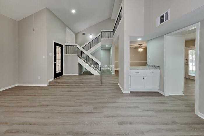 18514 Islandbreeze Dr - Photo 4 of 20