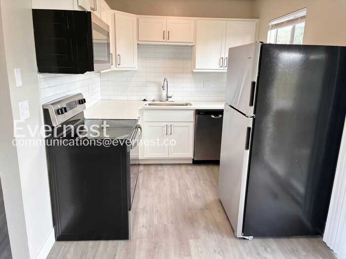 2430 W Stuart St - Photo 4 of 17