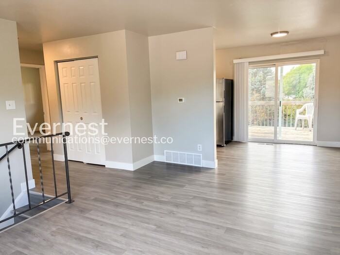 2430 W Stuart St - Photo 5 of 17