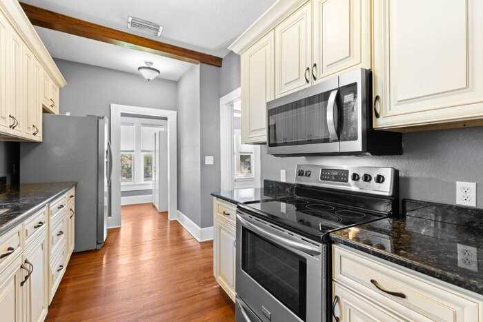 165 11th Ave Ne - Photo 6 of 29