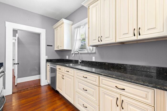 165 11th Ave Ne - Photo 7 of 29