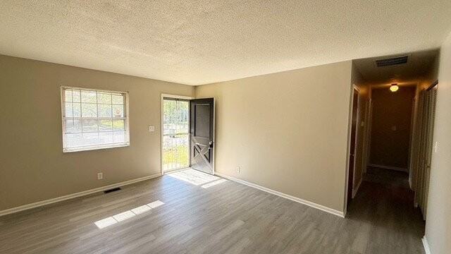 10224 Meadowlark Dr - Photo 3 of 13