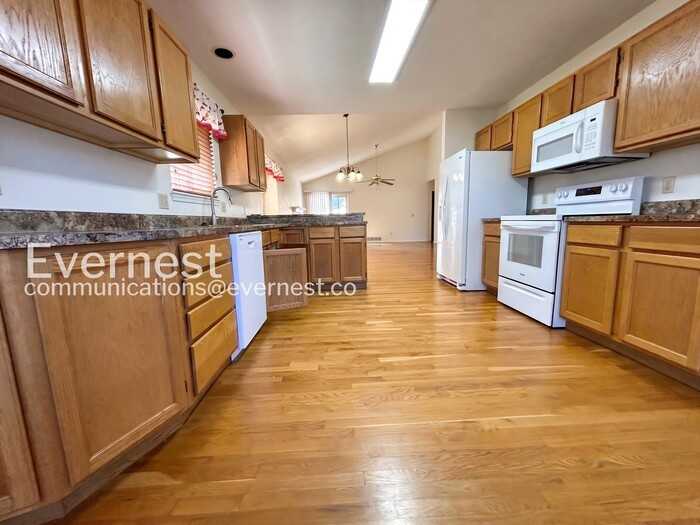 8310 Scarborough Dr - Photo 5 of 24