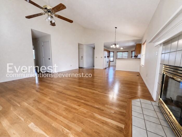 8310 Scarborough Dr - Photo 6 of 24