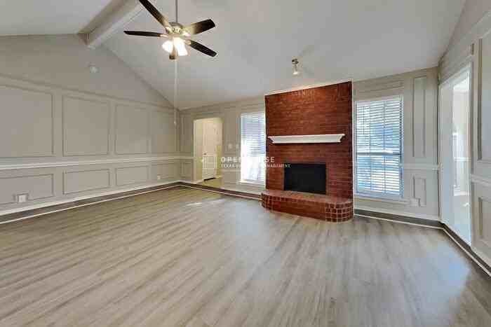 2123 Turf Club Dr - Photo 4 of 21