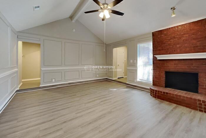2123 Turf Club Dr - Photo 5 of 21