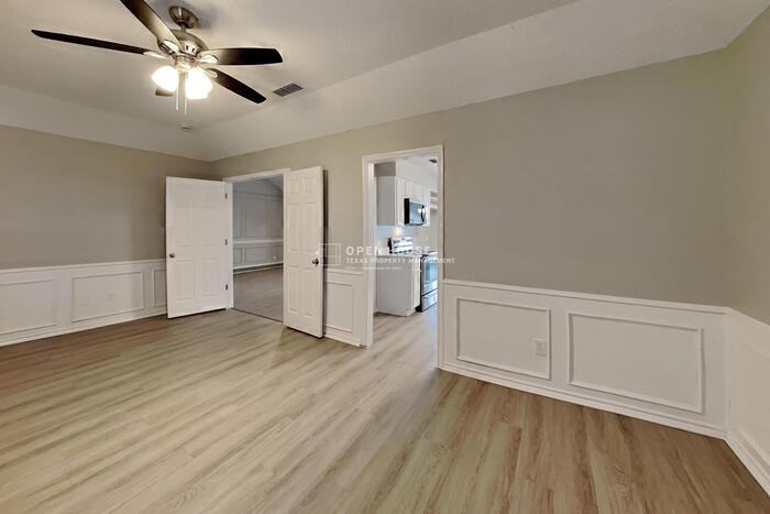 2123 Turf Club Dr - Photo 6 of 21