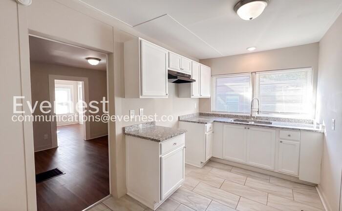 8442 Thomas Ave - Photo 5 of 24