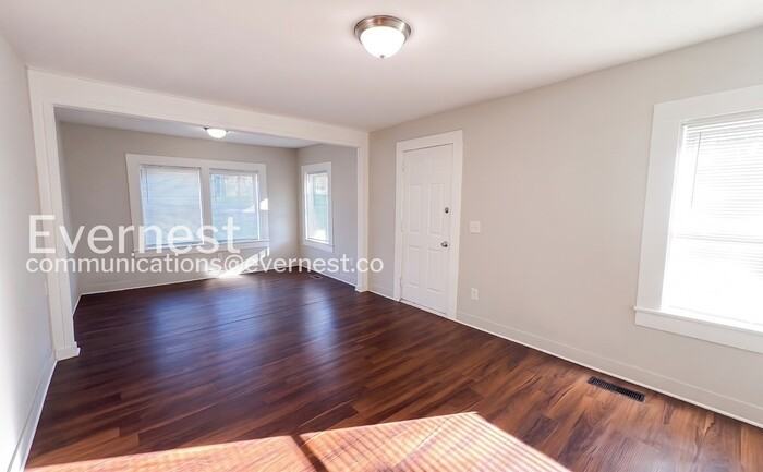 8442 Thomas Ave - Photo 6 of 24
