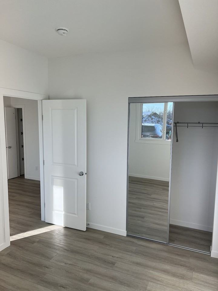 860 - 860 Secord Boulevard Northwest - Photo 5 of 32
