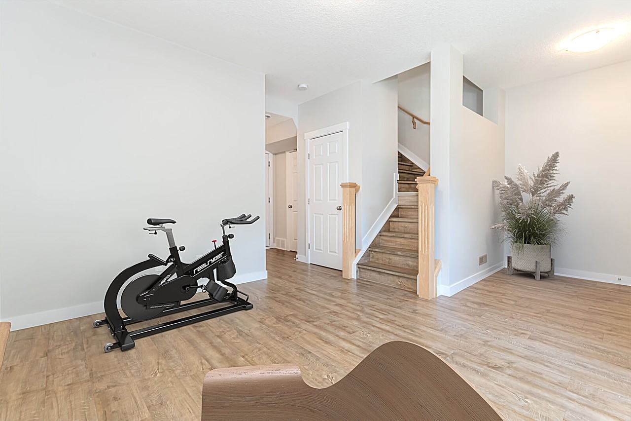 10772 76 Ave Nw - Photo 2 of 22