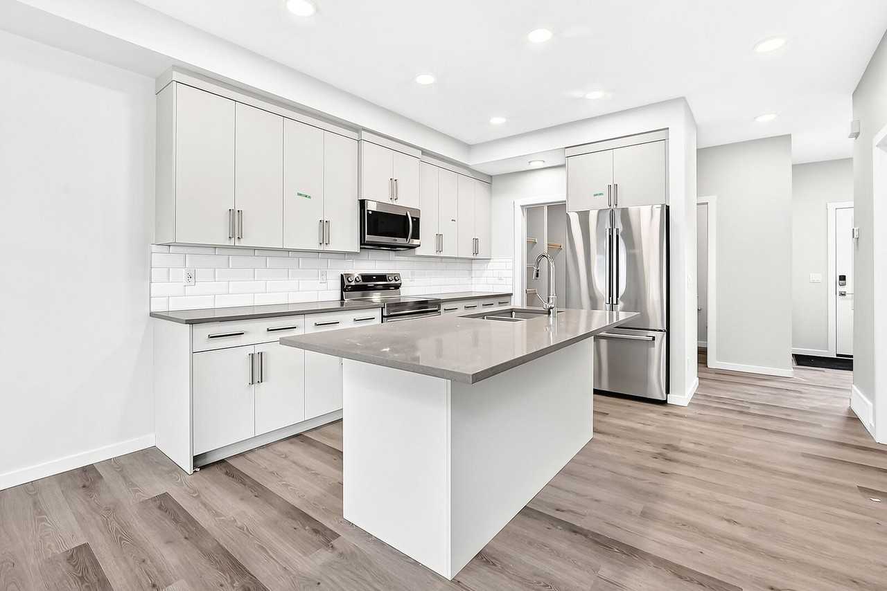 32 Heritage Crt - Photo 2 of 14