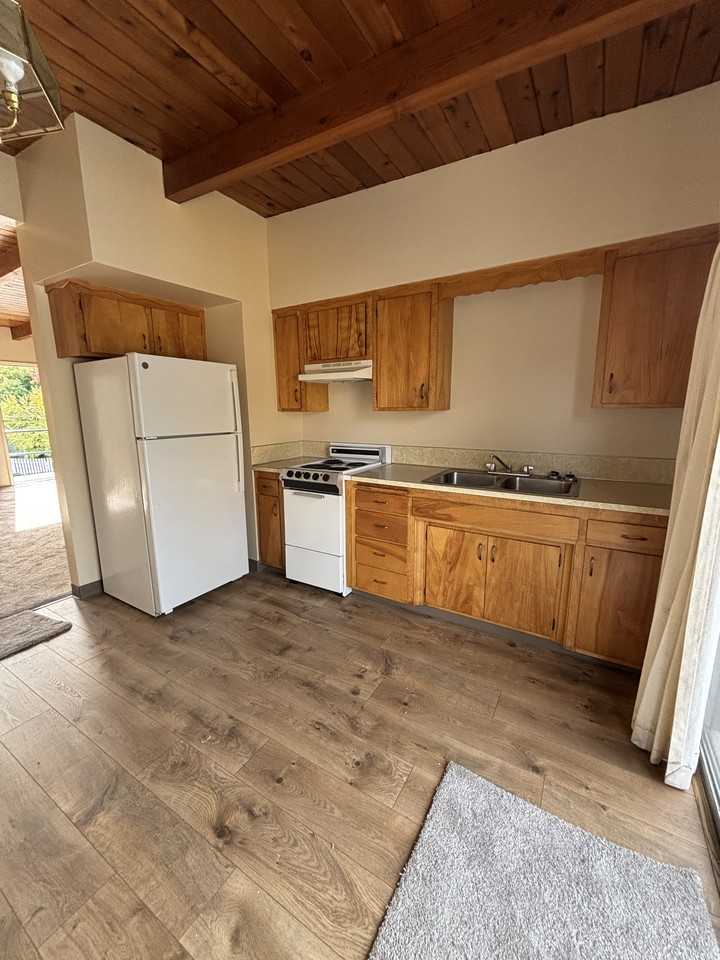 306 Se K St #A - Photo 2 of 5