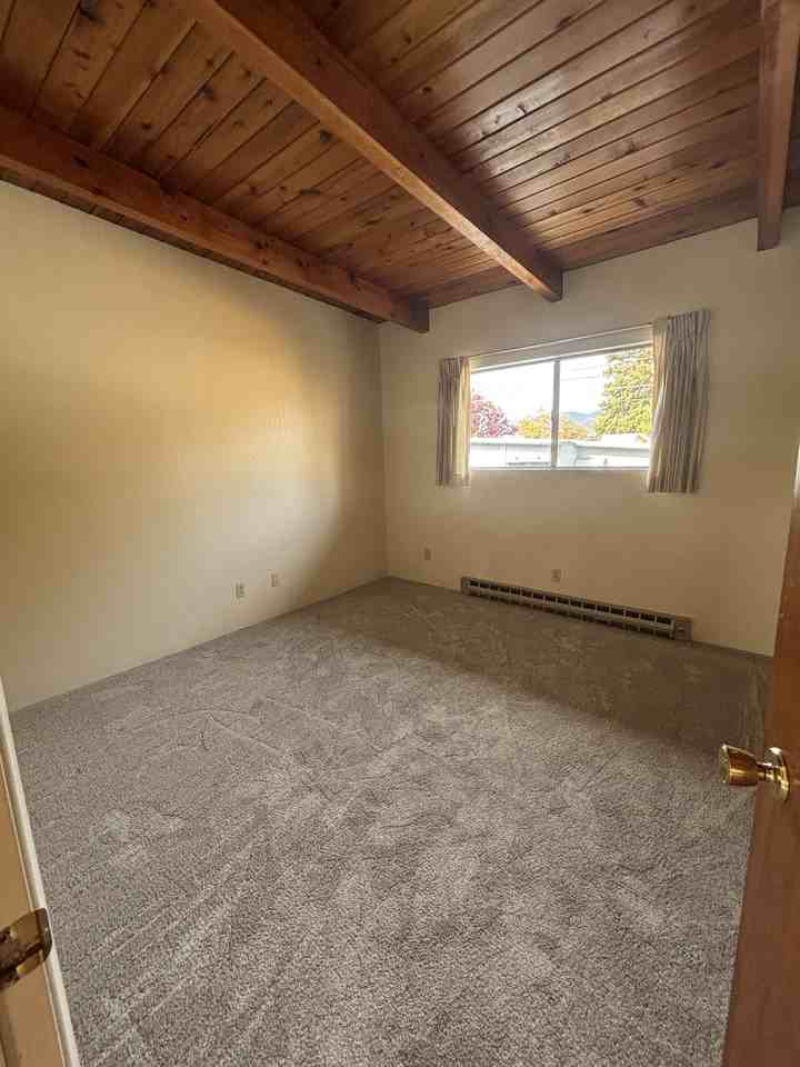 306 Se K St #A - Photo 3 of 5