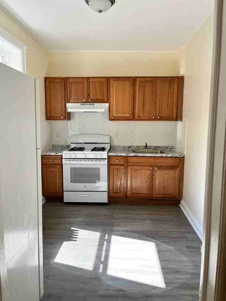 222 Christie St #3F - Photo 6 of 10