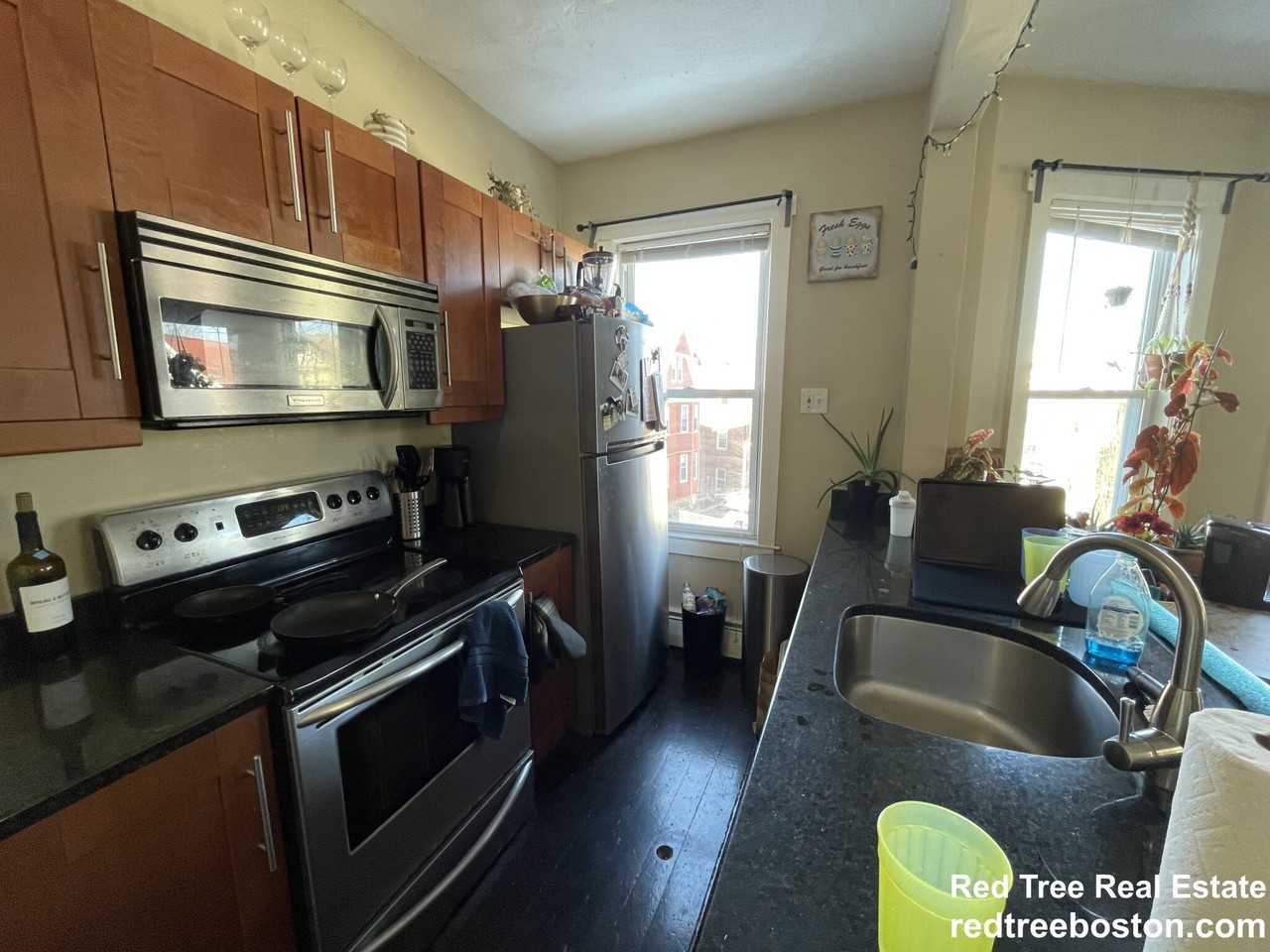 72 Hillside St #2 - Photo 5 of 20