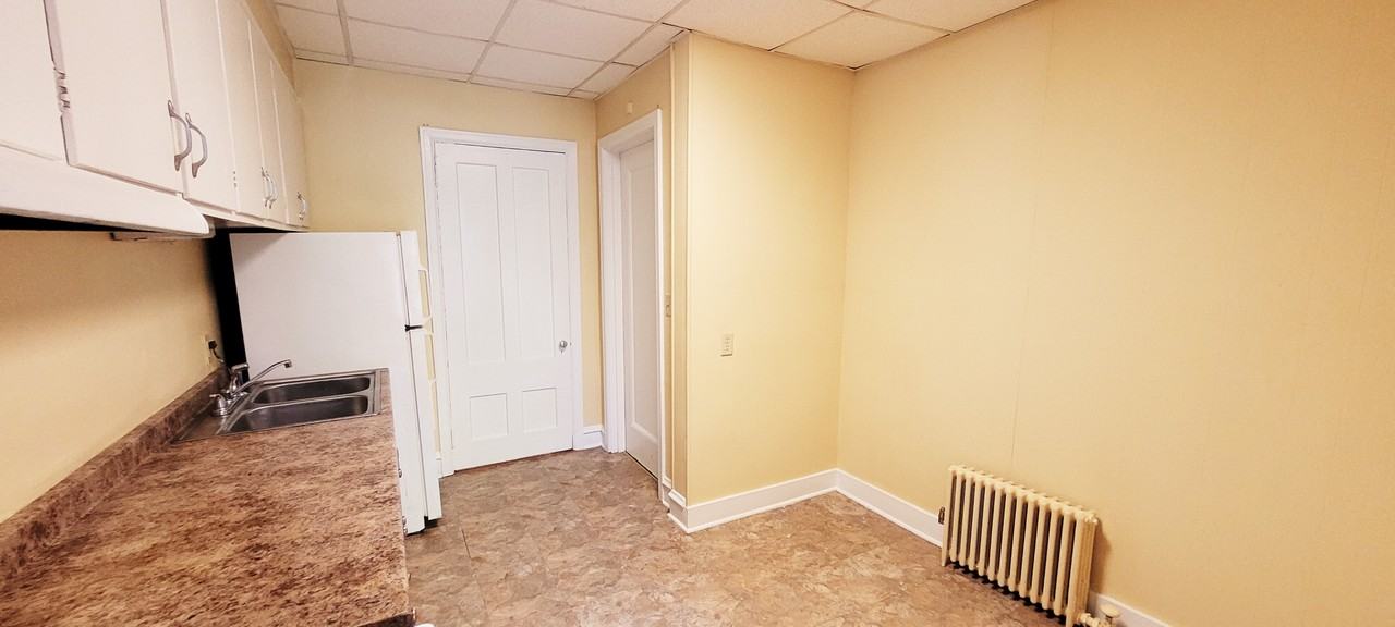 524 W Water St #3 - Photo 3 of 15