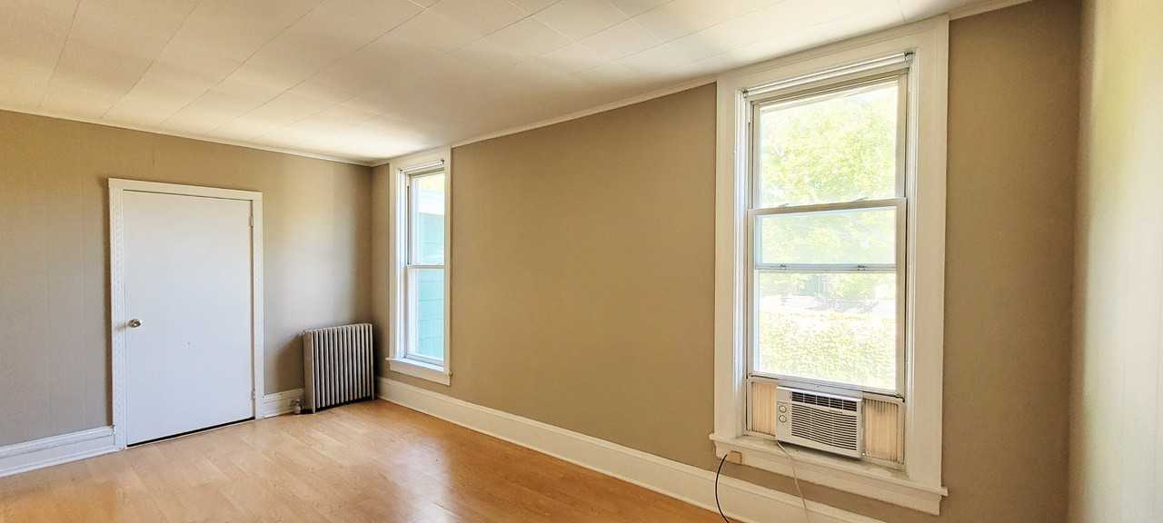 524 W Water St #3 - Photo 6 of 15