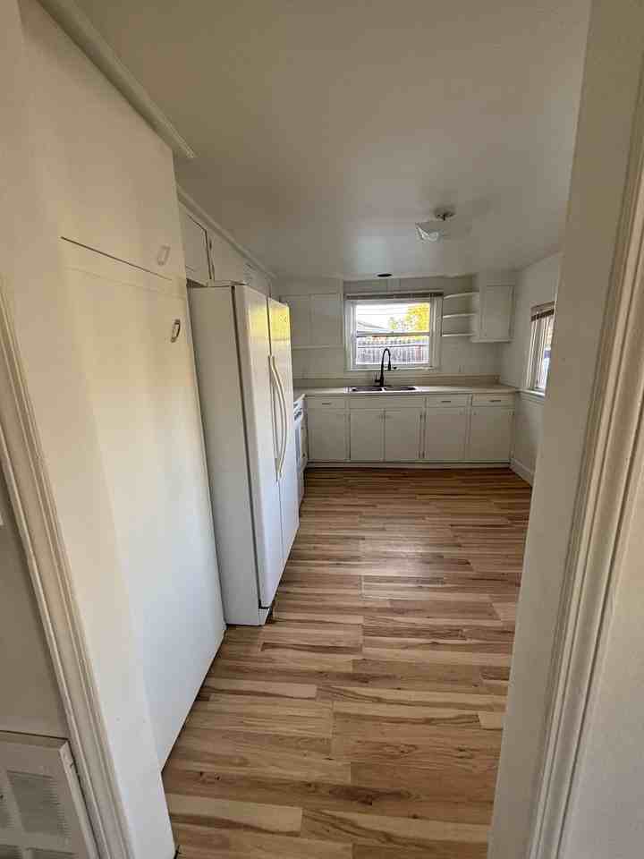 2362 Redwood Ave #NA - Photo 2 of 7