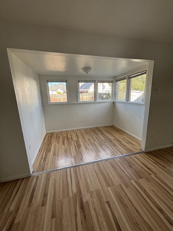 2362 Redwood Ave #NA - Photo 3 of 7