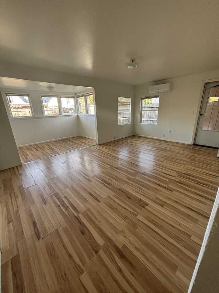 2362 Redwood Ave #NA - Photo 4 of 7