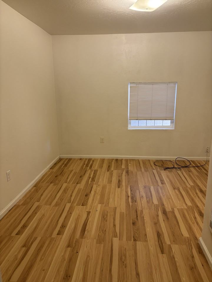 2362 Redwood Ave #NA - Photo 6 of 7