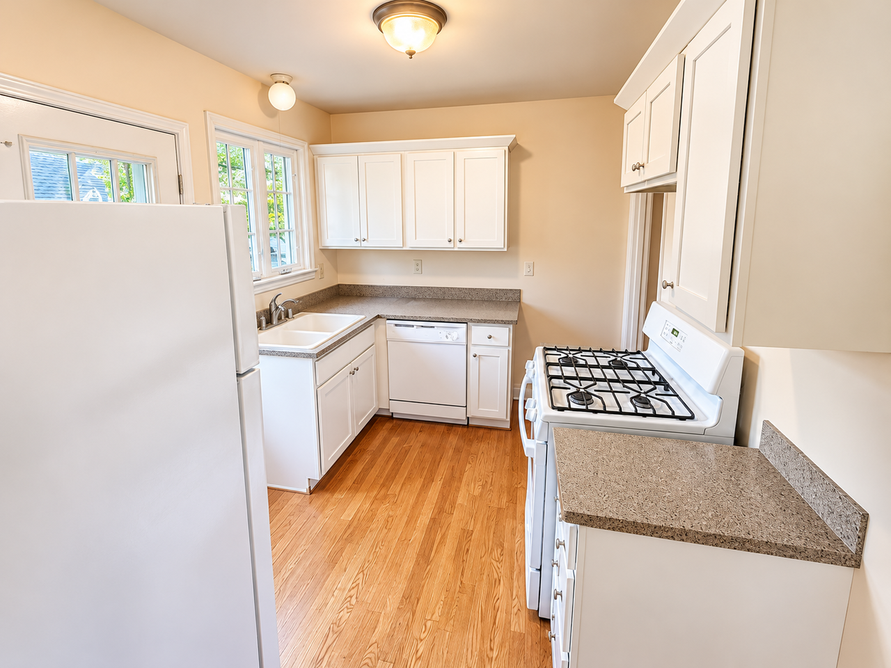 401 Russell St #NA - Photo 3 of 18