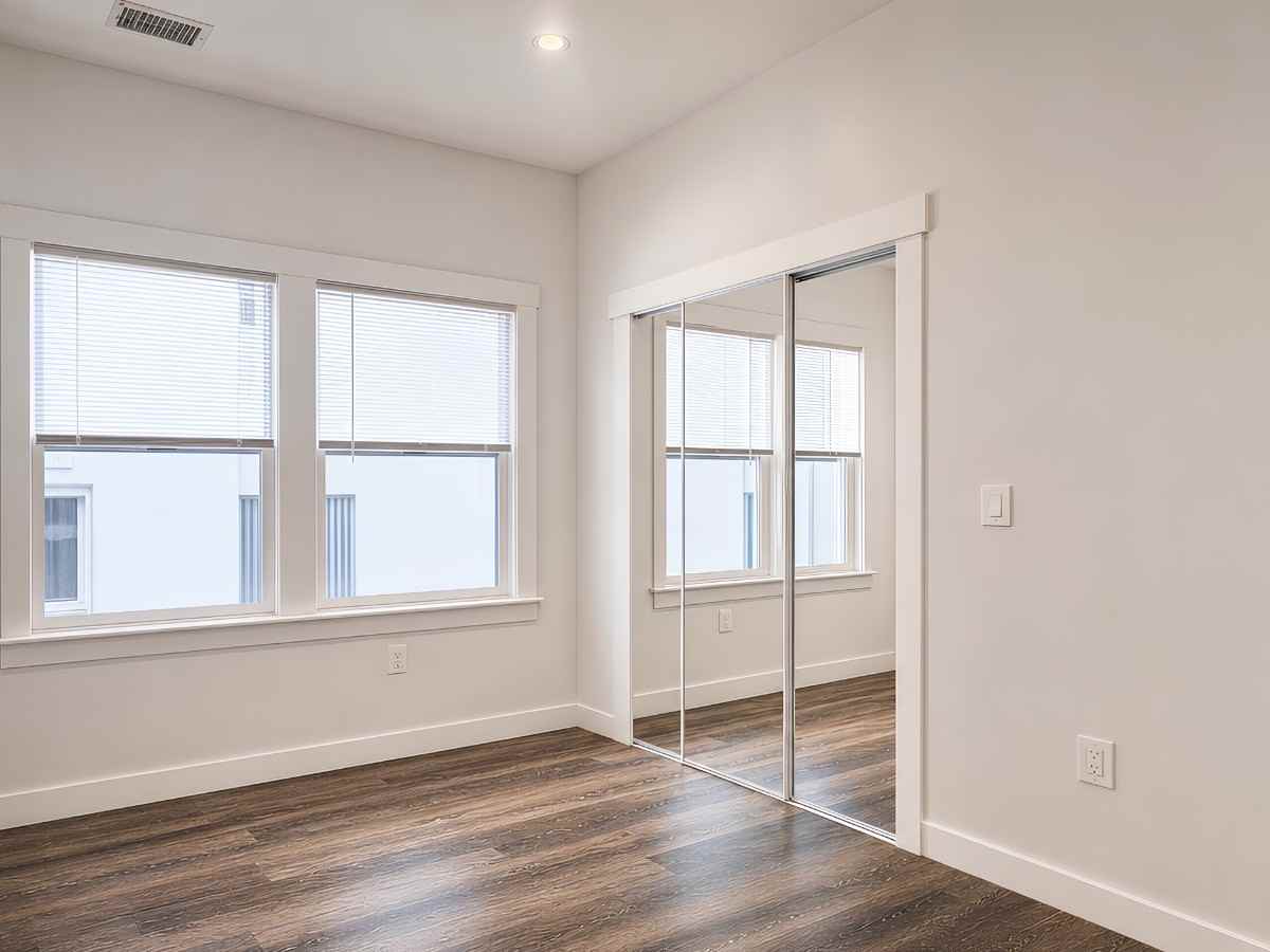 831 S Catalina St #1-2 - Photo 2 of 12