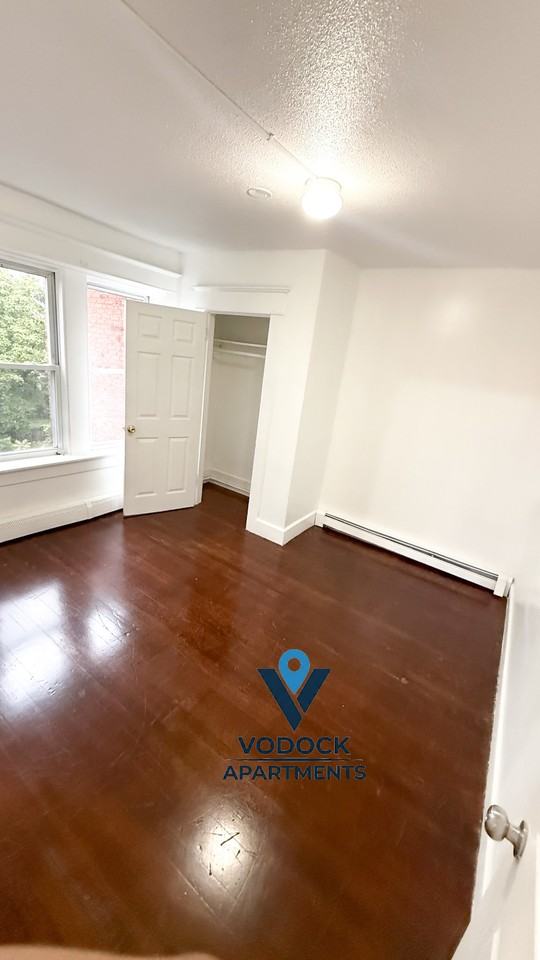 528 Union St #4R - Photo 6 of 11