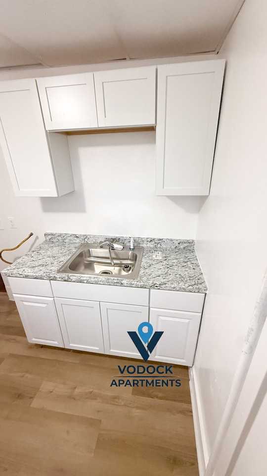 528 Union St #4R - Photo 7 of 11