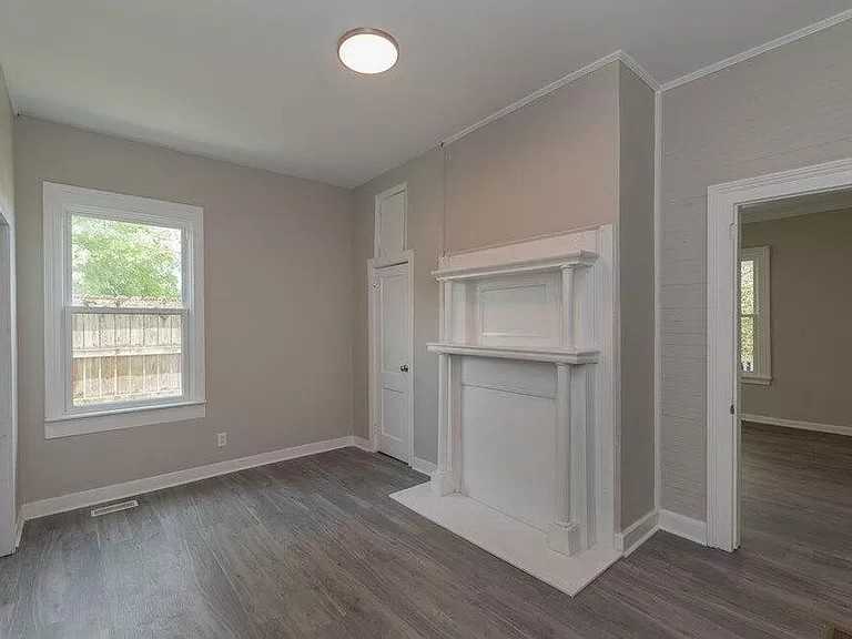2158 Broad St #B - Photo 4 of 13