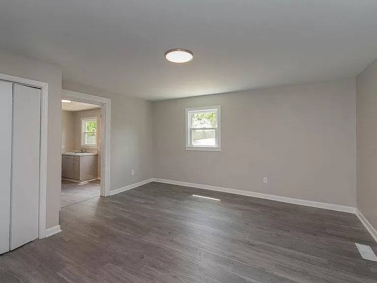 2158 Broad St #B - Photo 6 of 13