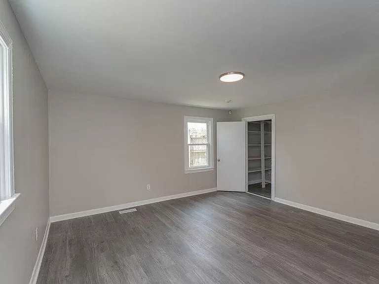 2158 Broad St #B - Photo 7 of 13