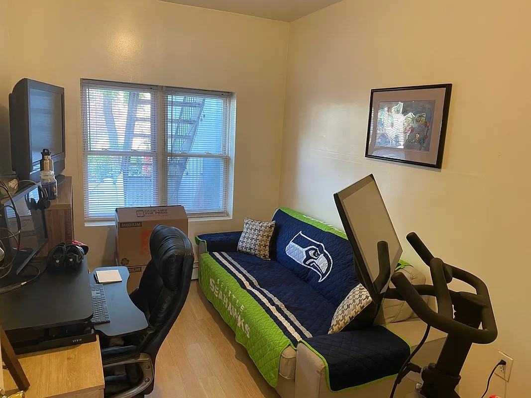2505 23rd St #1 - Photo 4 of 18