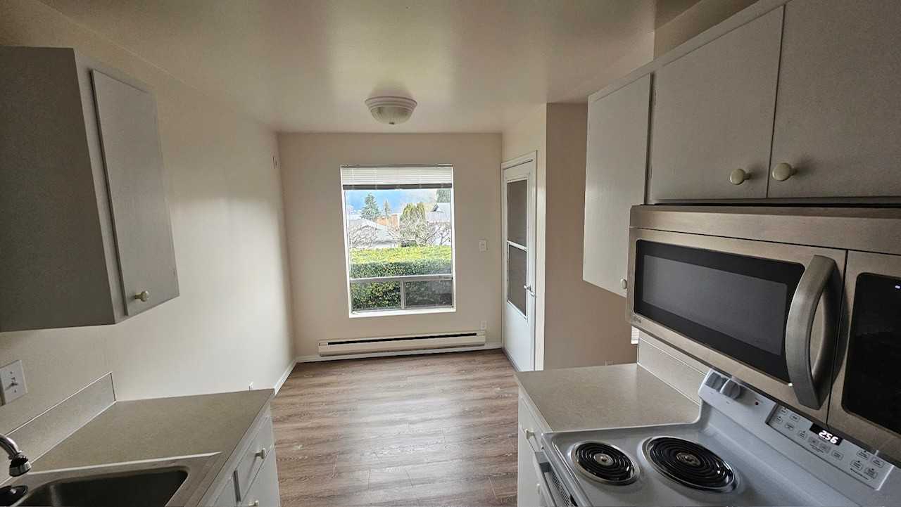 14991 37th Ave Ne #B - Photo 3 of 15