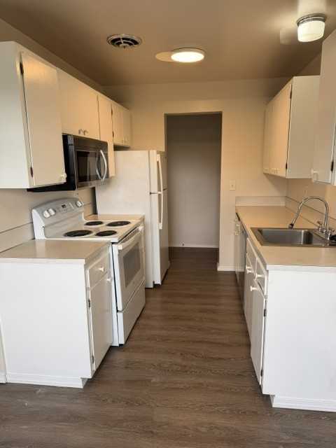 14991 37th Ave Ne #B - Photo 5 of 15