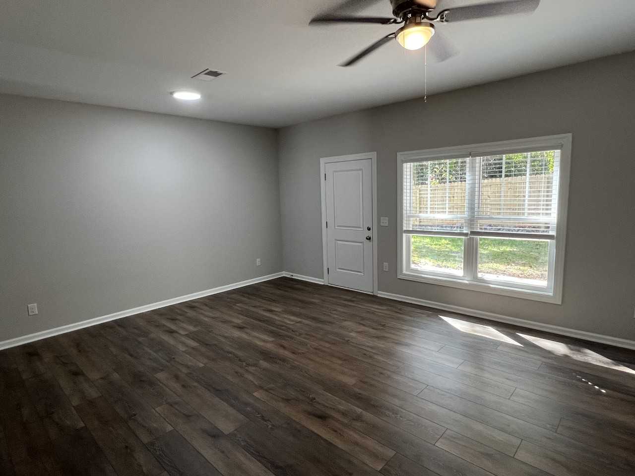 2920 Shamrock Dr - Photo 3 of 21