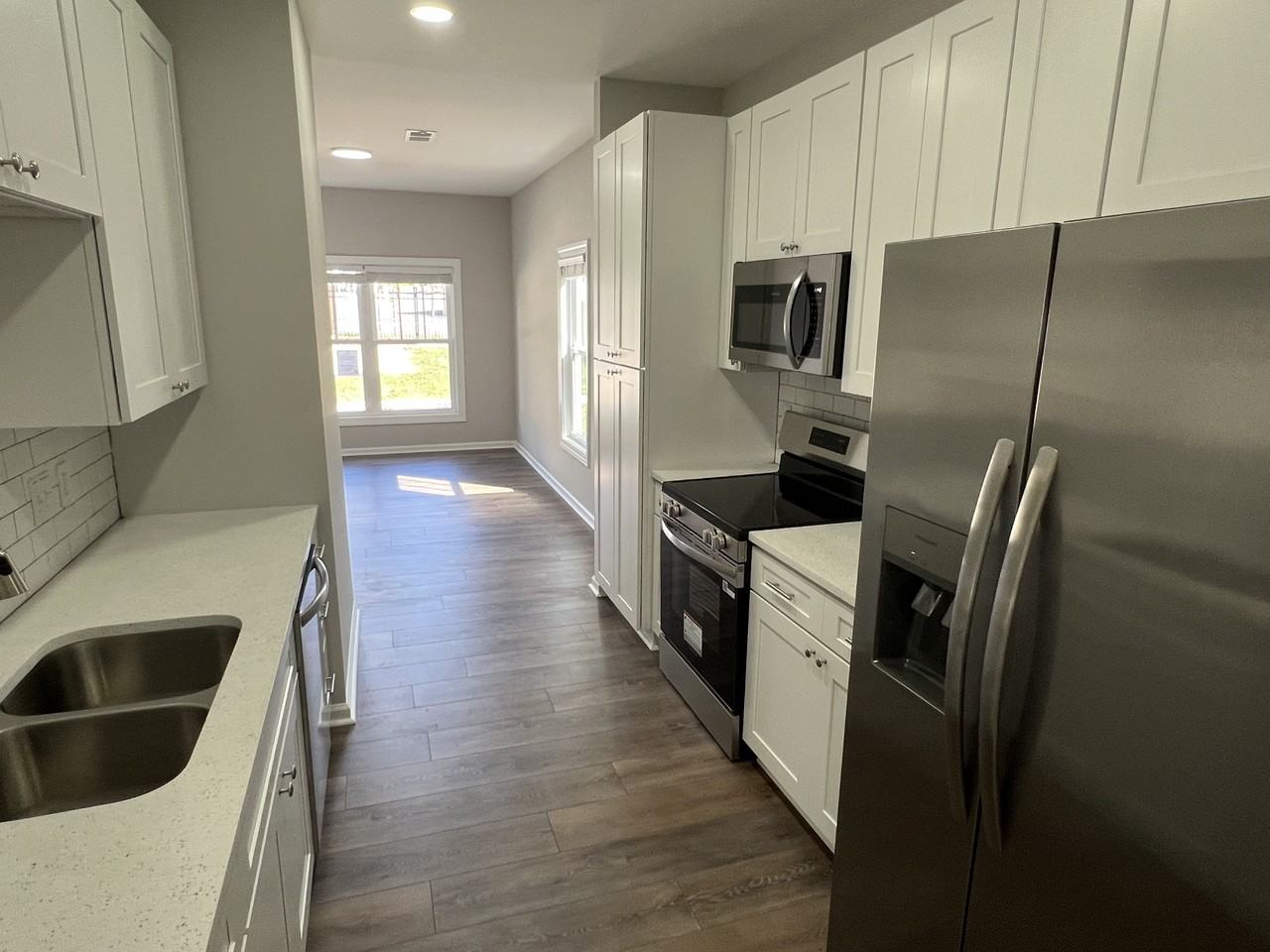 2920 Shamrock Dr - Photo 5 of 21