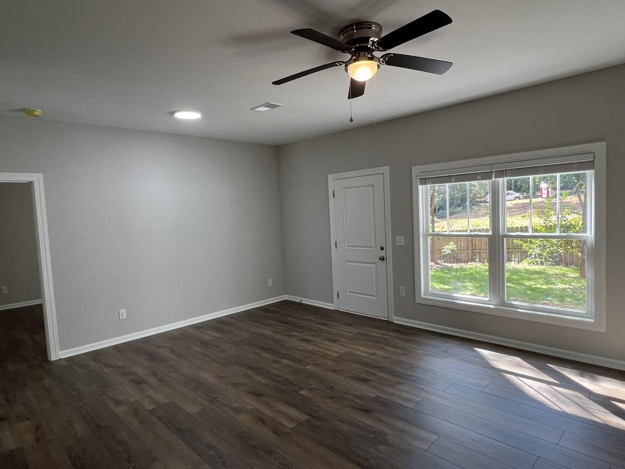 2918 Shamrock Dr - Photo 4 of 18